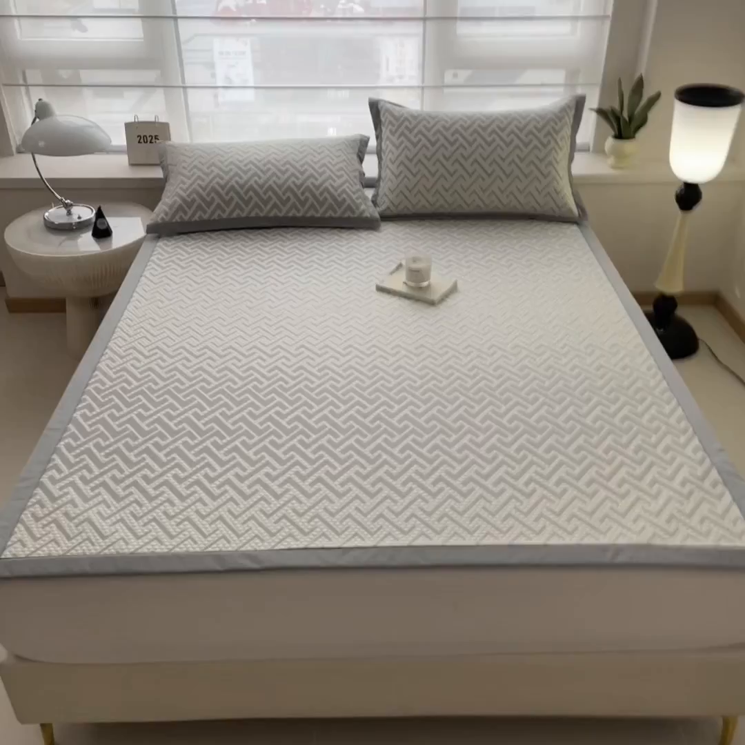 91家纺网 家纺一手货源 找家纺 倾慕家纺 2026新款PE时尚风豆豆凉席花卉系列--床席款 迷宫灰床席款