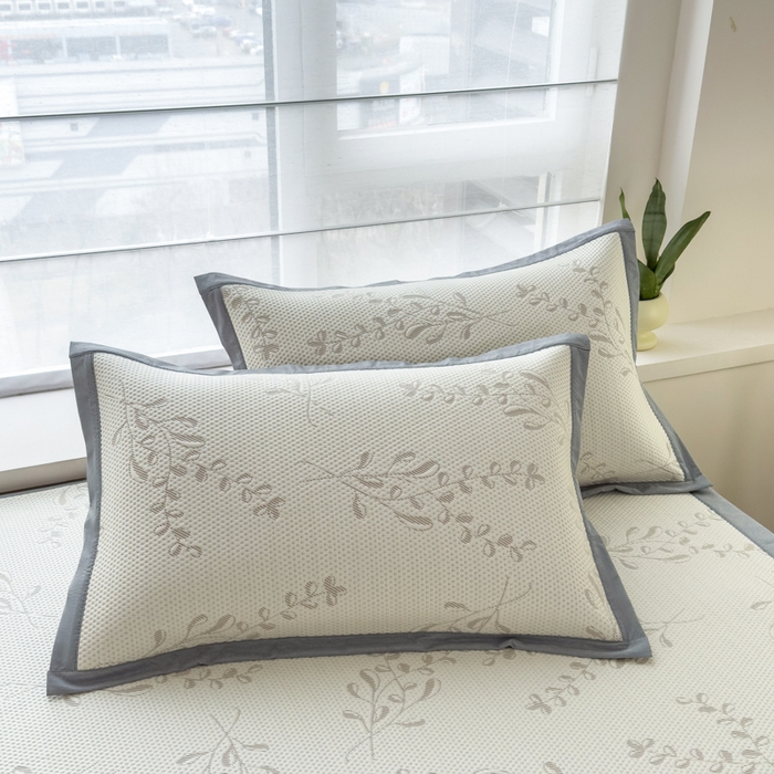 91家纺网 家纺一手货源 找家纺 倾慕家纺 2026新款PE时尚风豆豆凉席花卉系列--床席款 夏日清新卡其床席款