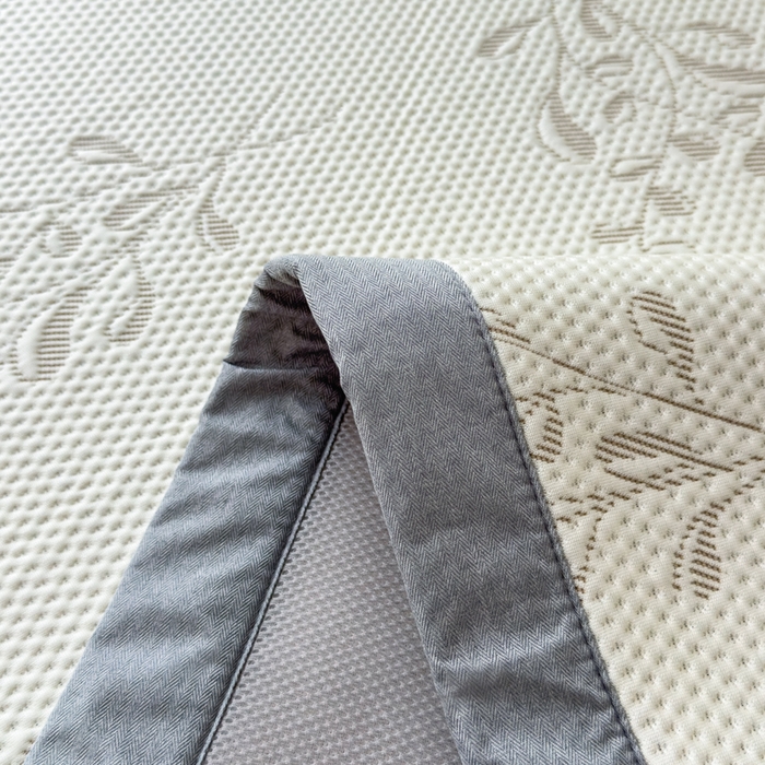 91家纺网 家纺一手货源 找家纺 倾慕家纺 2026新款PE时尚风豆豆凉席花卉系列--床席款 夏日清新卡其床席款