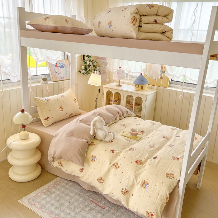 91家纺网 家纺一手货源 找家纺 简冠家纺 2026新款仿棉水洗棉学生三件套宿舍三件套多件套大礼包 咖啡熊