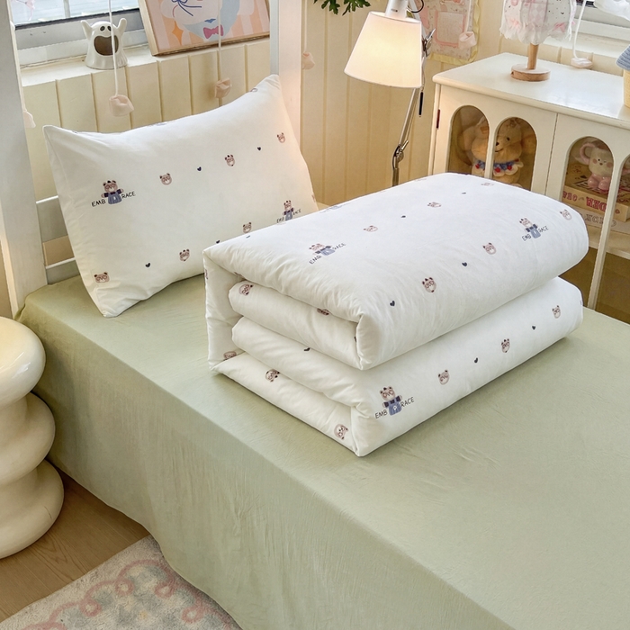 91家纺网 家纺一手货源 找家纺 简冠家纺 2026新款仿棉水洗棉学生三件套宿舍三件套多件套大礼包 乐乐熊 绿