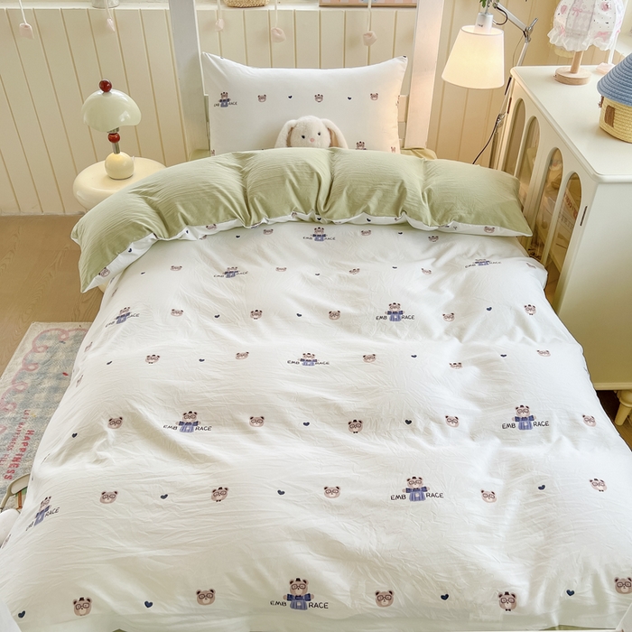 91家纺网 家纺一手货源 找家纺 简冠家纺 2026新款仿棉水洗棉学生三件套宿舍三件套多件套大礼包 乐乐熊 绿