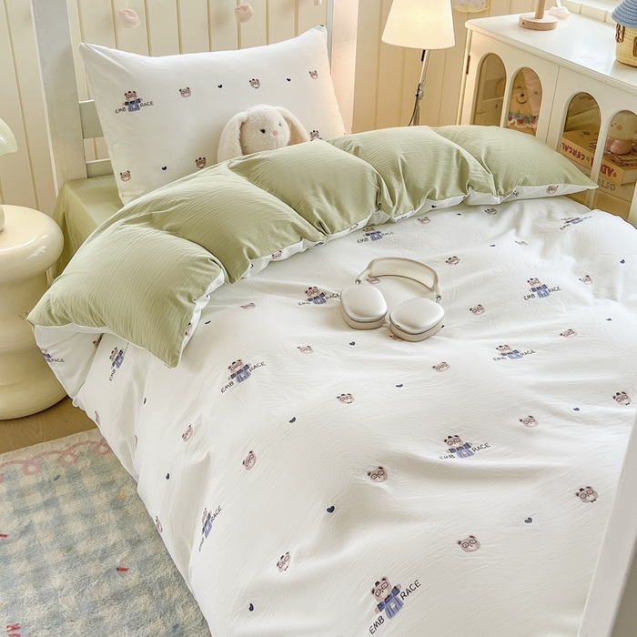 91家纺网 家纺一手货源 找家纺 简冠家纺 2026新款仿棉水洗棉学生三件套宿舍三件套多件套大礼包 乐乐熊 绿