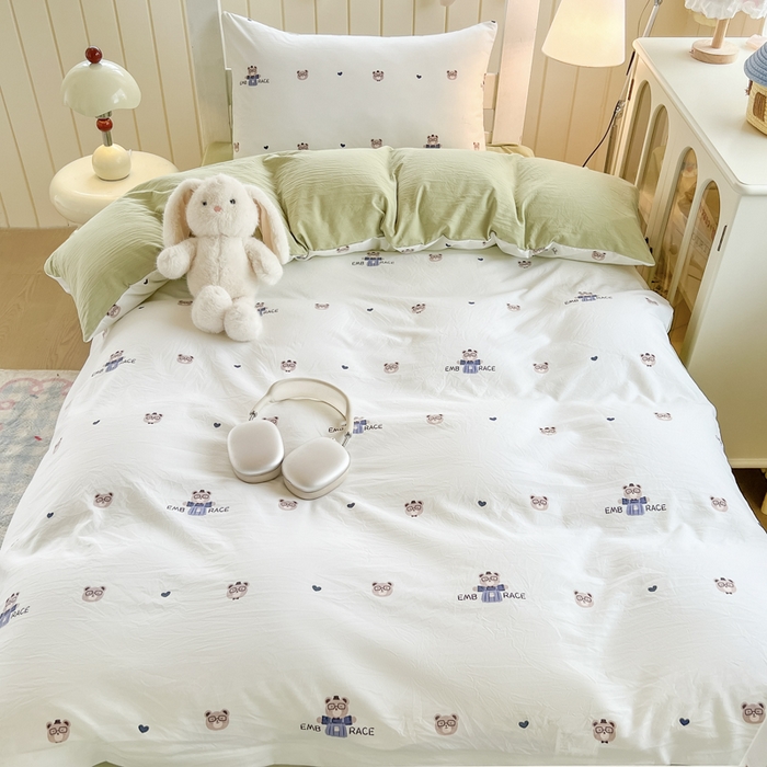 91家纺网 家纺一手货源 找家纺 简冠家纺 2026新款仿棉水洗棉学生三件套宿舍三件套多件套大礼包 乐乐熊 绿