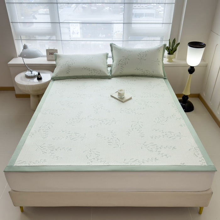 91家纺网 家纺一手货源 找家纺 倾慕家纺 2026新款PE时尚风豆豆凉席花卉系列--床席款 夏日清新绿床席款