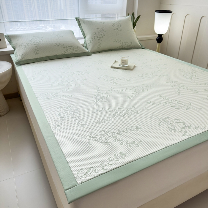 91家纺网 家纺一手货源 找家纺 倾慕家纺 2026新款PE时尚风豆豆凉席花卉系列--床席款 夏日清新绿床席款