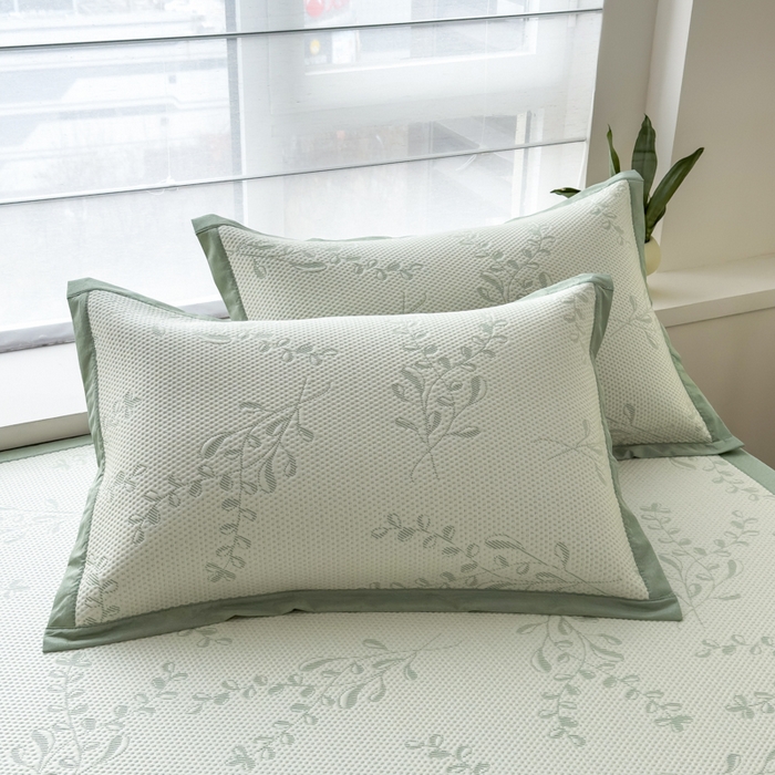 91家纺网 家纺一手货源 找家纺 倾慕家纺 2026新款PE时尚风豆豆凉席花卉系列--床席款 夏日清新绿床席款