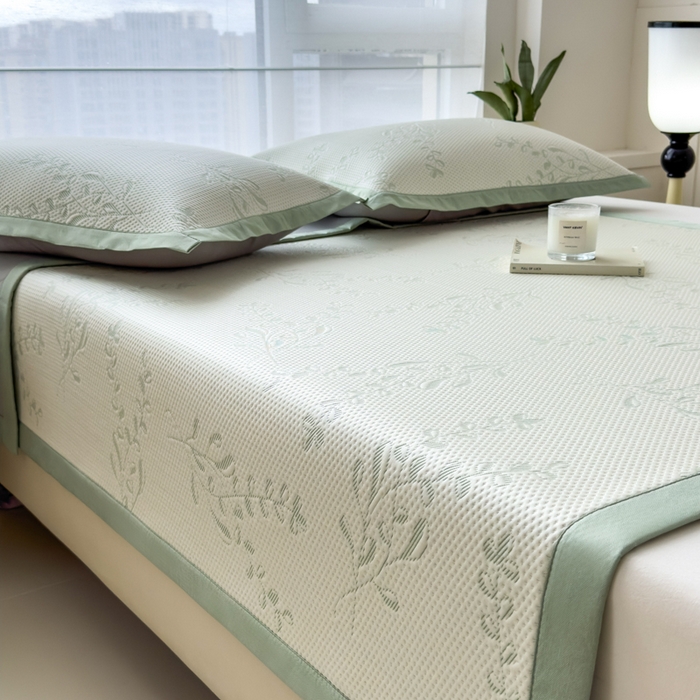 91家纺网 家纺一手货源 找家纺 倾慕家纺 2026新款PE时尚风豆豆凉席花卉系列--床席款 夏日清新绿床席款