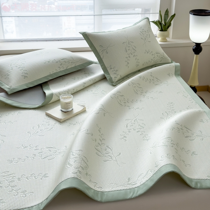 91家纺网 家纺一手货源 找家纺 倾慕家纺 2026新款PE时尚风豆豆凉席花卉系列--床席款 夏日清新绿床席款