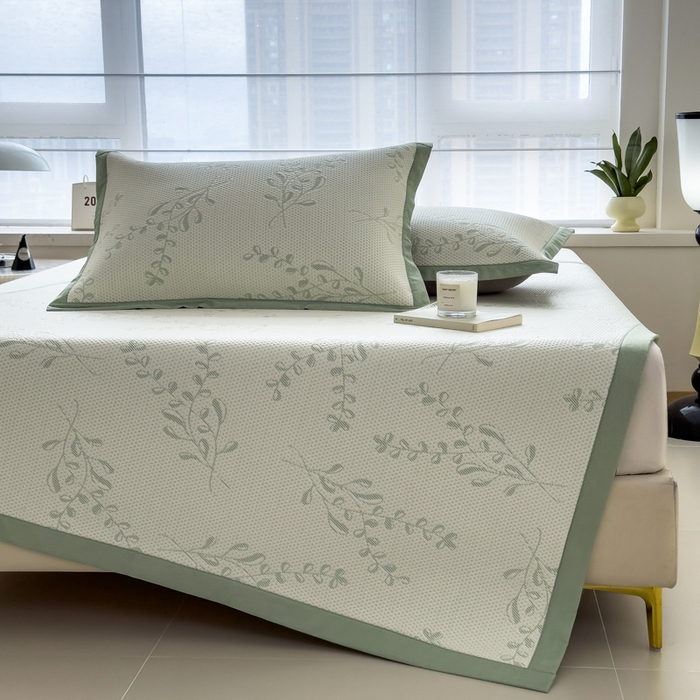 91家纺网 家纺一手货源 找家纺 倾慕家纺 2026新款PE时尚风豆豆凉席花卉系列--床席款 夏日清新绿床席款