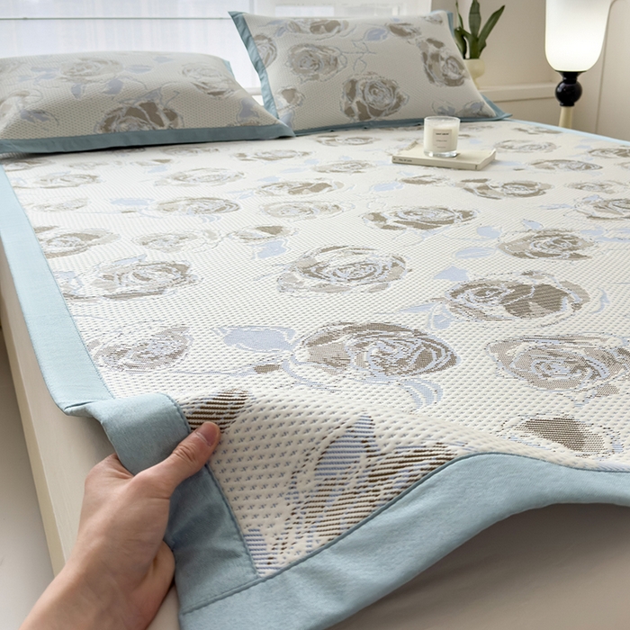 91家纺网 家纺一手货源 找家纺 倾慕家纺 2026新款PE时尚风豆豆凉席花卉系列--床席款 写意玫瑰床席款