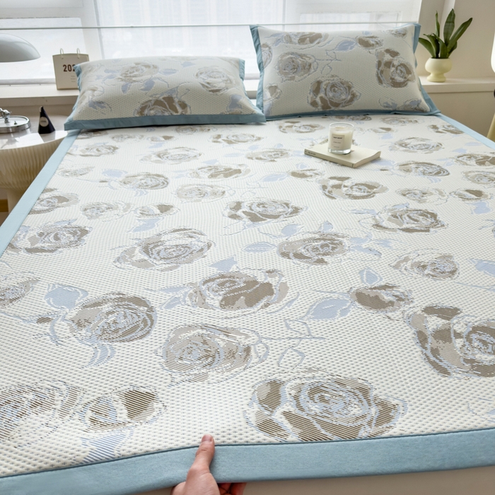 91家纺网 家纺一手货源 找家纺 倾慕家纺 2026新款PE时尚风豆豆凉席花卉系列--床席款 写意玫瑰床席款