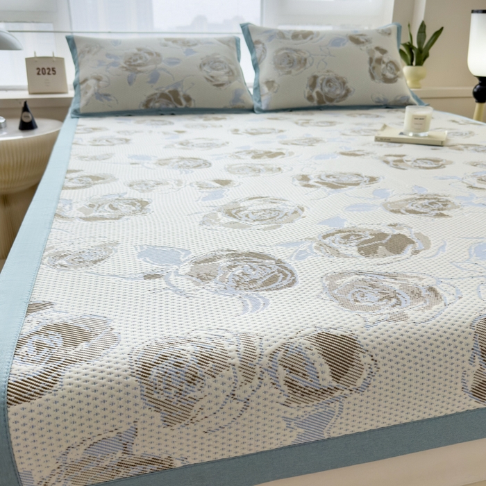 91家纺网 家纺一手货源 找家纺 倾慕家纺 2026新款PE时尚风豆豆凉席花卉系列--床席款 写意玫瑰床席款