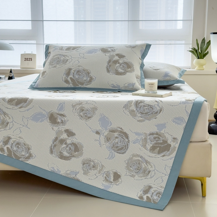 91家纺网 家纺一手货源 找家纺 倾慕家纺 2026新款PE时尚风豆豆凉席花卉系列--床席款 写意玫瑰床席款