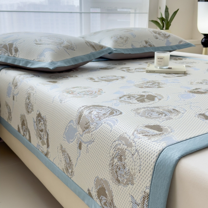 91家纺网 家纺一手货源 找家纺 倾慕家纺 2026新款PE时尚风豆豆凉席花卉系列--床席款 写意玫瑰床席款