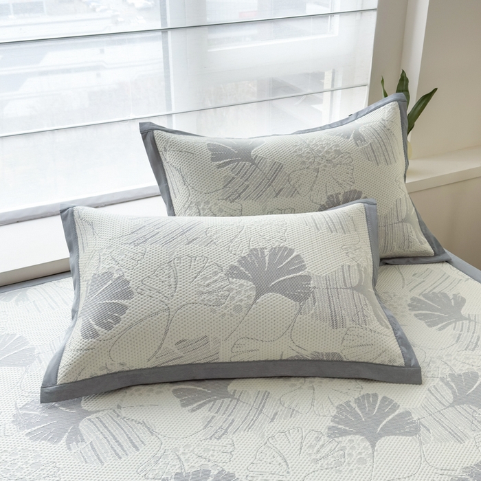 91家纺网 家纺一手货源 找家纺 倾慕家纺 2026新款PE时尚风豆豆凉席花卉系列--床席款 杏叶灰床席款