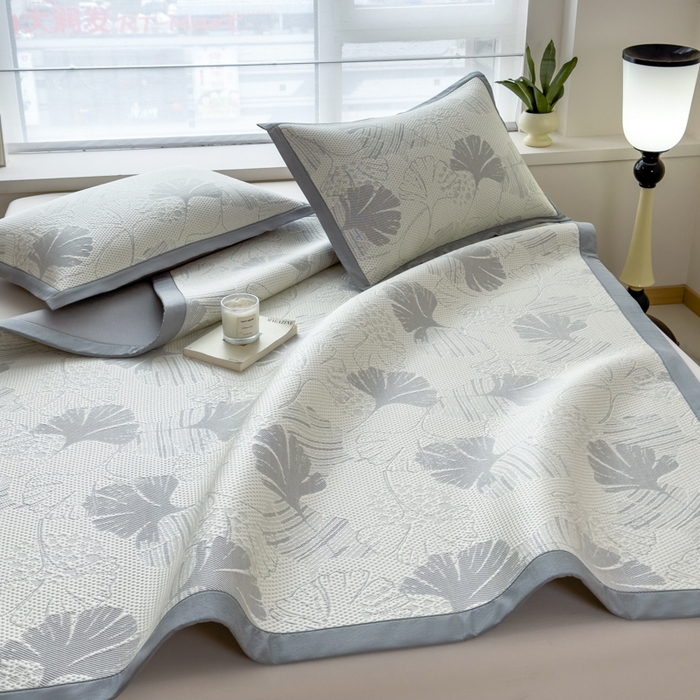 91家纺网 家纺一手货源 找家纺 倾慕家纺 2026新款PE时尚风豆豆凉席花卉系列--床席款 杏叶灰床席款