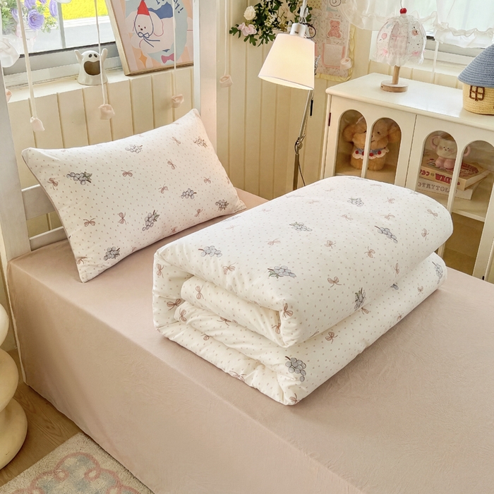 91家纺网 家纺一手货源 找家纺 简冠家纺 2026新款仿棉水洗棉学生三件套宿舍三件套多件套大礼包 葡萄波波