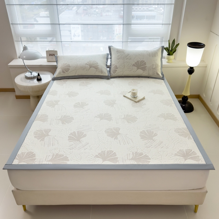 91家纺网 家纺一手货源 找家纺 倾慕家纺 2026新款PE时尚风豆豆凉席花卉系列--床席款 杏叶卡其床席款