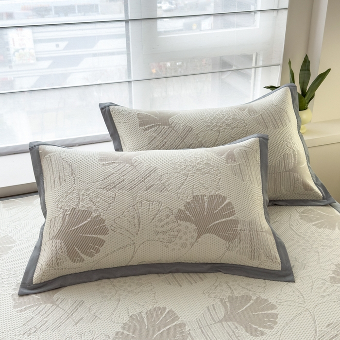 91家纺网 家纺一手货源 找家纺 倾慕家纺 2026新款PE时尚风豆豆凉席花卉系列--床席款 杏叶卡其床席款