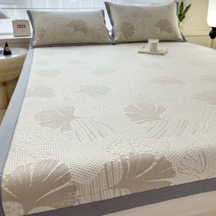 91家纺网 家纺一手货源 找家纺 倾慕家纺 2026新款PE时尚风豆豆凉席花卉系列--床席款 杏叶卡其床席款