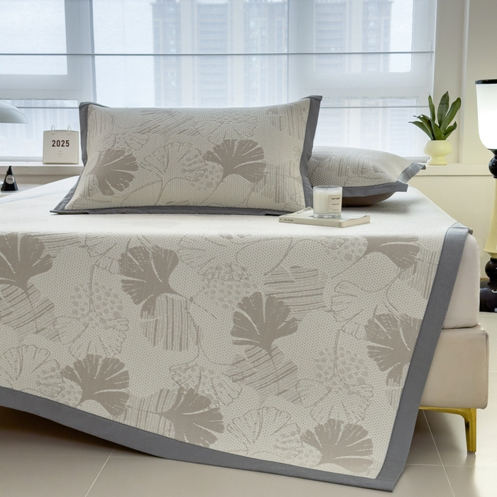 91家纺网 家纺一手货源 找家纺 倾慕家纺 2026新款PE时尚风豆豆凉席花卉系列--床席款 杏叶卡其床席款