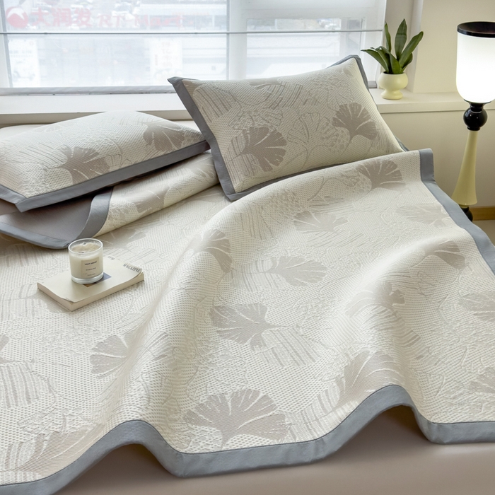 91家纺网 家纺一手货源 找家纺 倾慕家纺 2026新款PE时尚风豆豆凉席花卉系列--床席款 杏叶卡其床席款