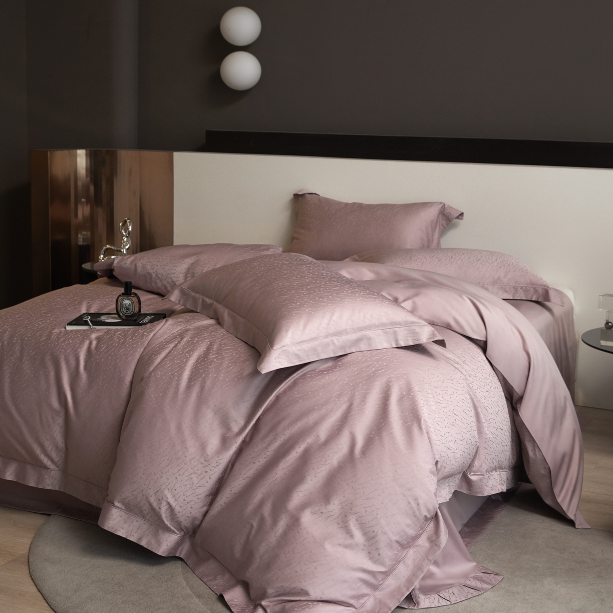 91家纺网 家纺一手货源 找家纺 榻尚家居 2026新款埋绳提花系列全棉纯棉贡缎提花四件套 艾克亚（灰紫）