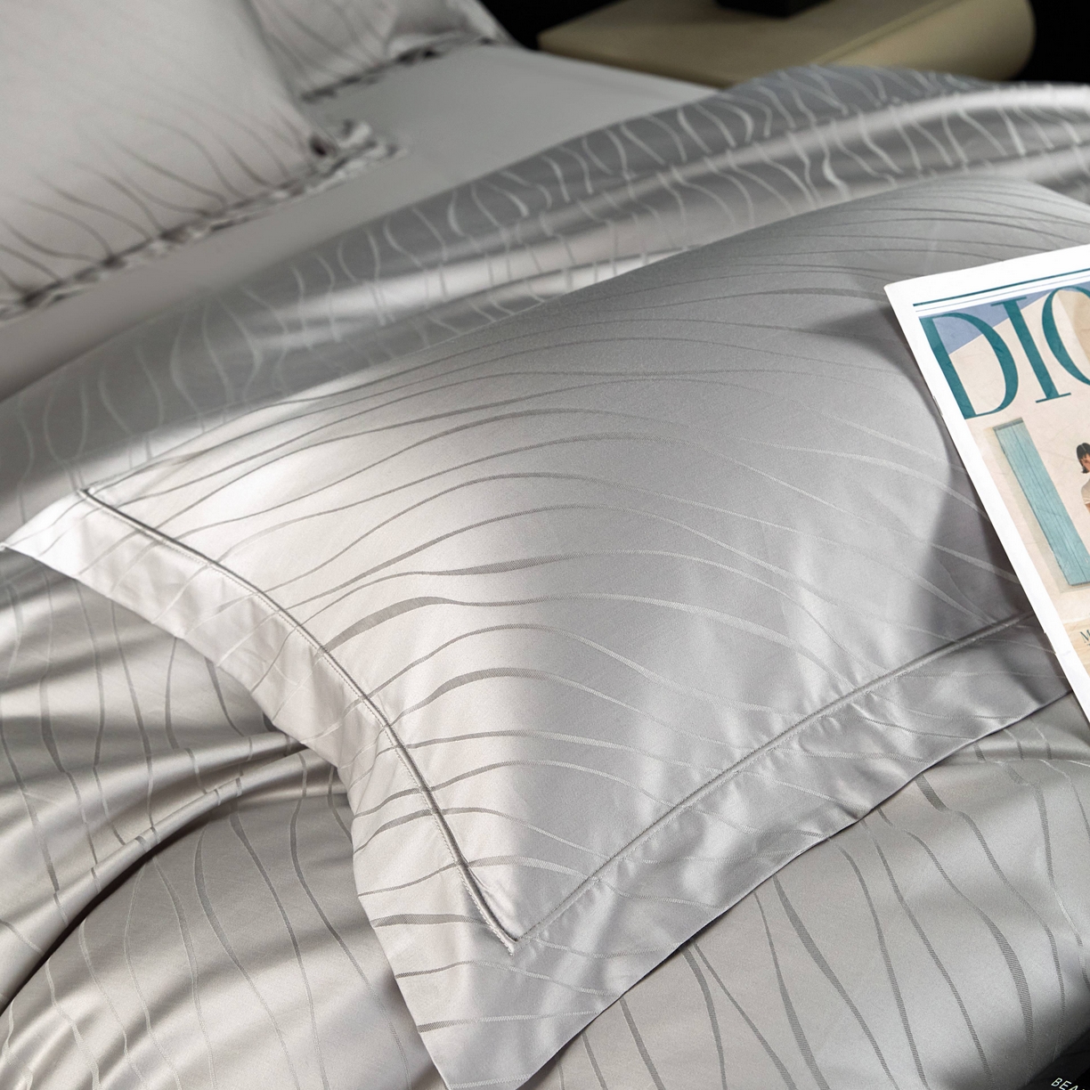 91家纺网 家纺一手货源 找家纺 榻尚家居 2026新款埋绳提花系列全棉纯棉贡缎提花四件套 布拉诺-高级灰