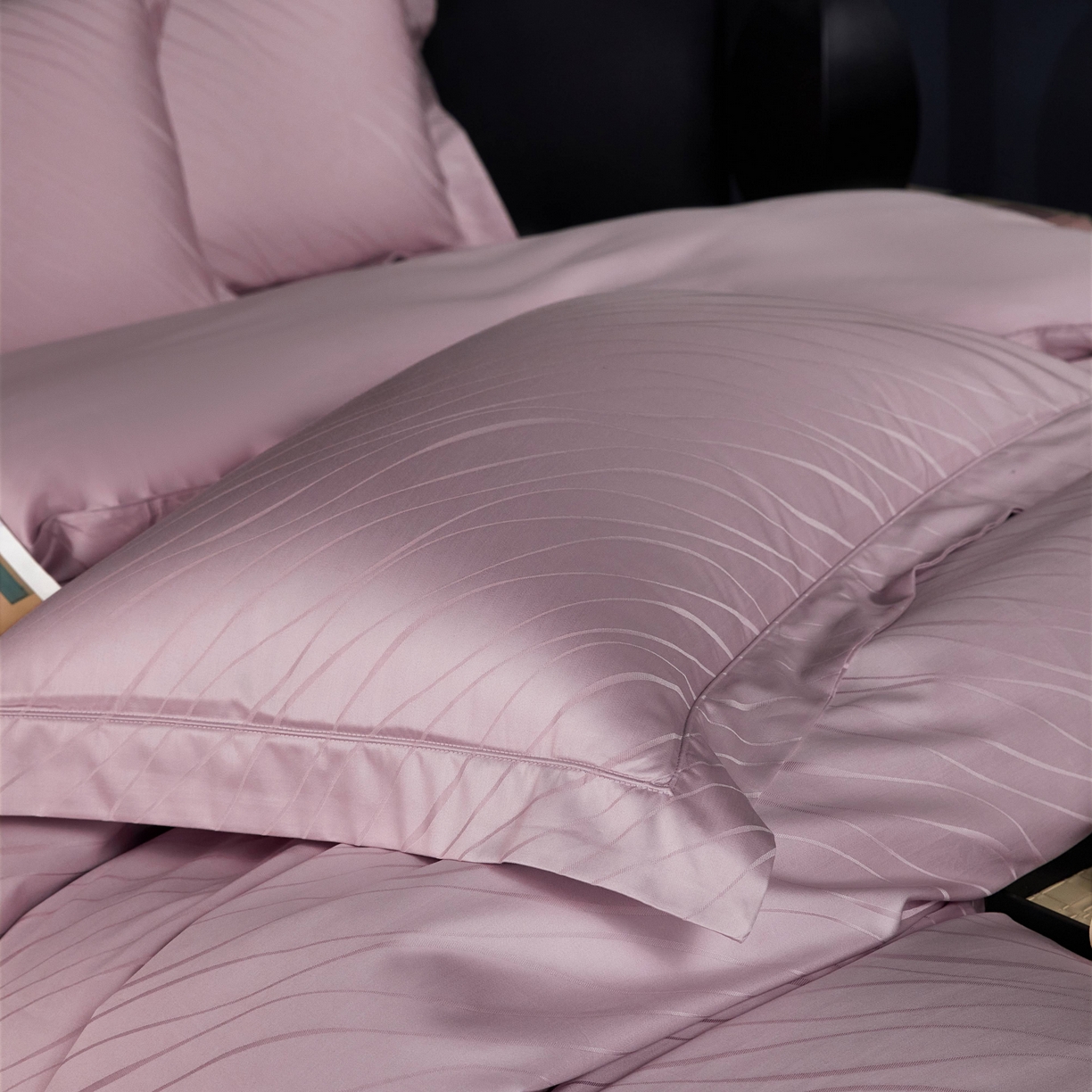 91家纺网 家纺一手货源 找家纺 榻尚家居 2026新款埋绳提花系列全棉纯棉贡缎提花四件套 布拉诺-莫奈紫