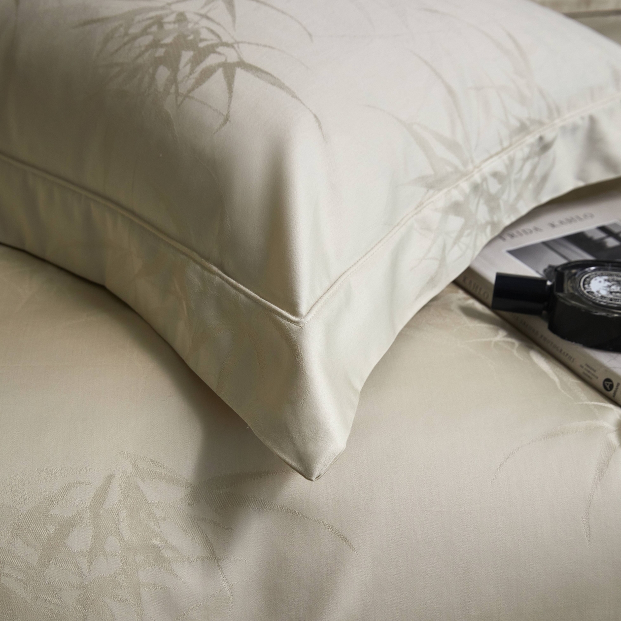 91家纺网 家纺一手货源 找家纺 榻尚家居 2026新款埋绳提花系列全棉纯棉贡缎提花四件套 卡斯诺（清新绿）