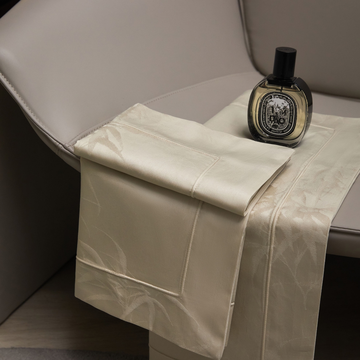 91家纺网 家纺一手货源 找家纺 榻尚家居 2026新款埋绳提花系列全棉纯棉贡缎提花四件套 卡斯诺（清新绿）