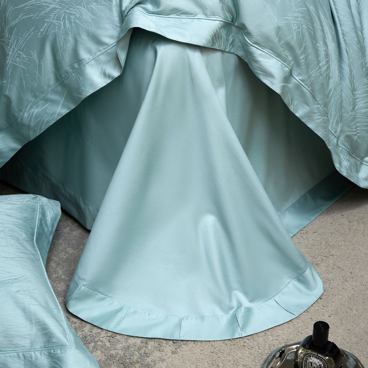 91家纺网 家纺一手货源 找家纺 榻尚家居 2026新款埋绳提花系列全棉纯棉贡缎提花四件套 流金时光（冰川兰）