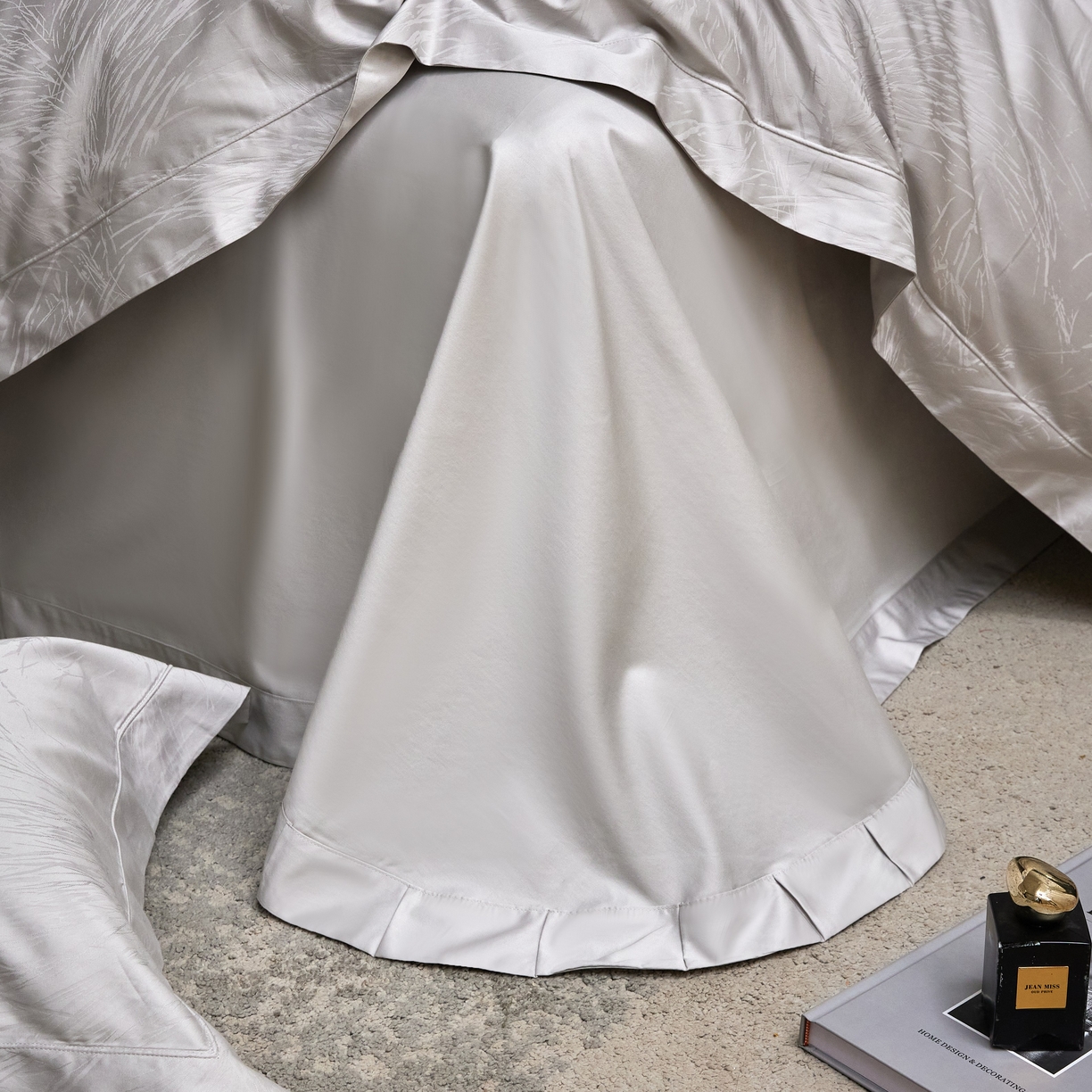 91家纺网 家纺一手货源 找家纺 榻尚家居 2026新款埋绳提花系列全棉纯棉贡缎提花四件套 流金时光（时尚灰）