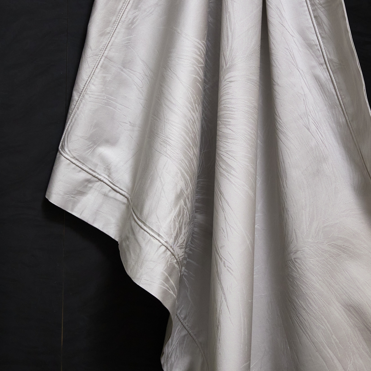 91家纺网 家纺一手货源 找家纺 榻尚家居 2026新款埋绳提花系列全棉纯棉贡缎提花四件套 流金时光（时尚灰）