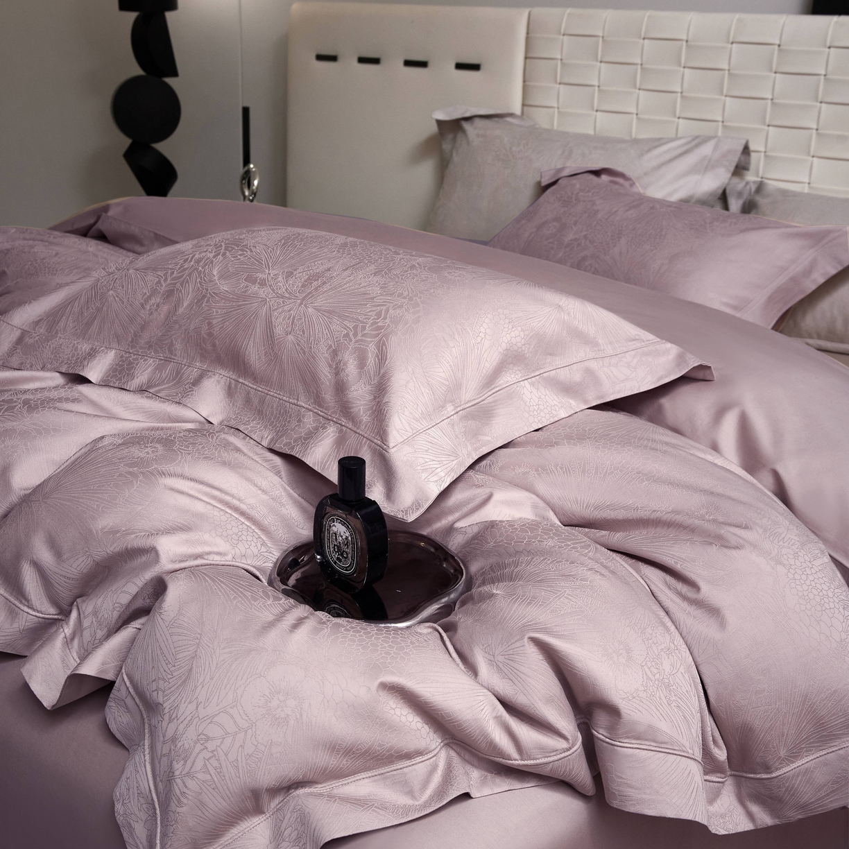 91家纺网 家纺一手货源 找家纺 榻尚家居 2026新款埋绳提花系列全棉纯棉贡缎提花四件套 洛奇-莫奈紫