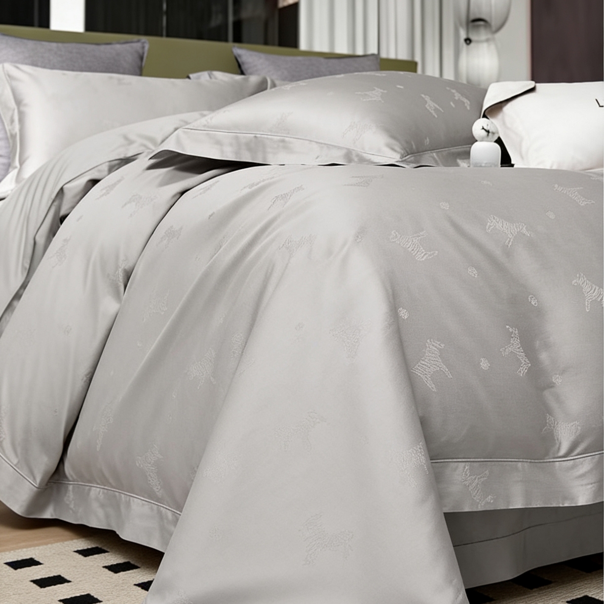 91家纺网 家纺一手货源 找家纺 榻尚家居 2026新款埋绳提花系列全棉纯棉贡缎提花四件套 马到成功 月光灰