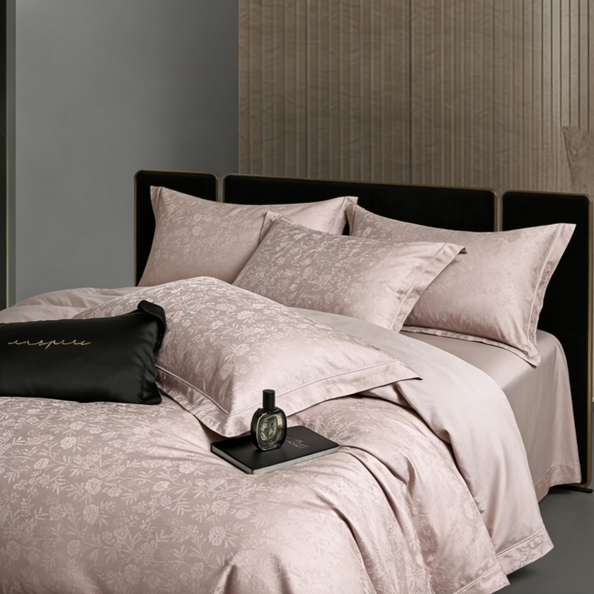 91家纺网 家纺一手货源 找家纺 榻尚家居 2026新款埋绳提花系列全棉纯棉贡缎提花四件套 漫舞花丛 尔雅灰