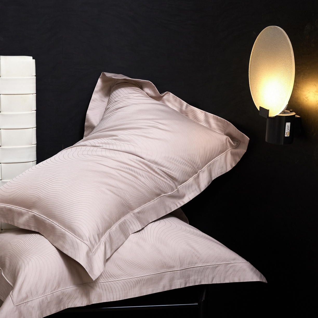 91家纺网 家纺一手货源 找家纺 榻尚家居 2026新款埋绳提花系列全棉纯棉贡缎提花四件套 夜光曲（芙蓉玉）