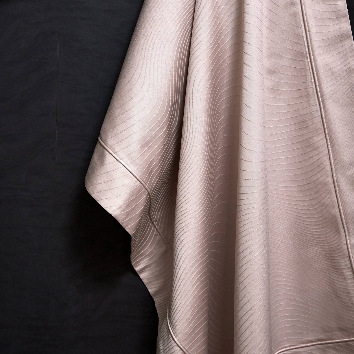 91家纺网 家纺一手货源 找家纺 榻尚家居 2026新款埋绳提花系列全棉纯棉贡缎提花四件套 夜光曲（芙蓉玉）