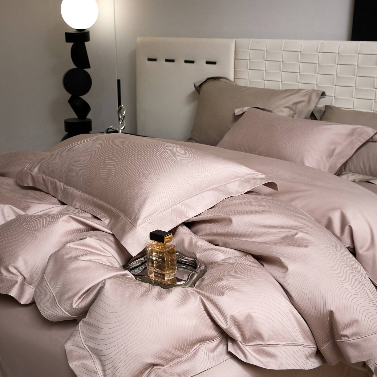 91家纺网 家纺一手货源 找家纺 榻尚家居 2026新款埋绳提花系列全棉纯棉贡缎提花四件套 夜光曲（芙蓉玉）