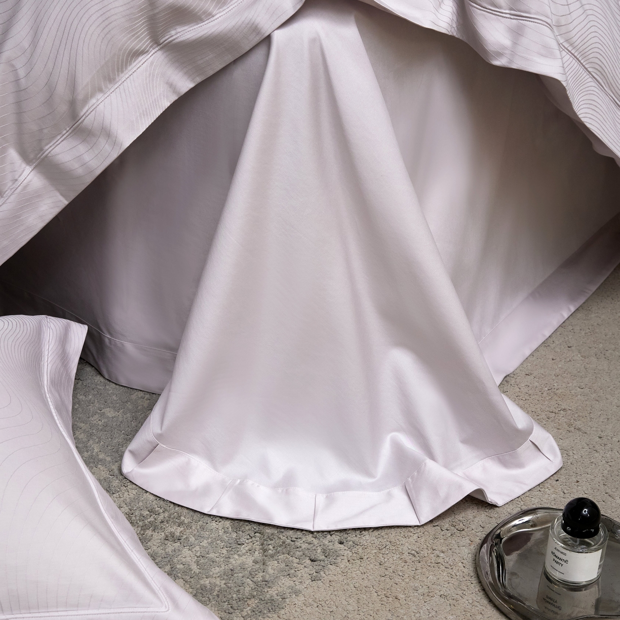 91家纺网 家纺一手货源 找家纺 榻尚家居 2026新款埋绳提花系列全棉纯棉贡缎提花四件套 夜光曲（天空灰）