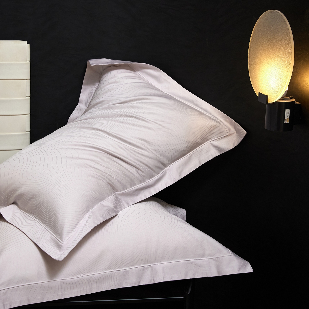 91家纺网 家纺一手货源 找家纺 榻尚家居 2026新款埋绳提花系列全棉纯棉贡缎提花四件套 夜光曲（天空灰）