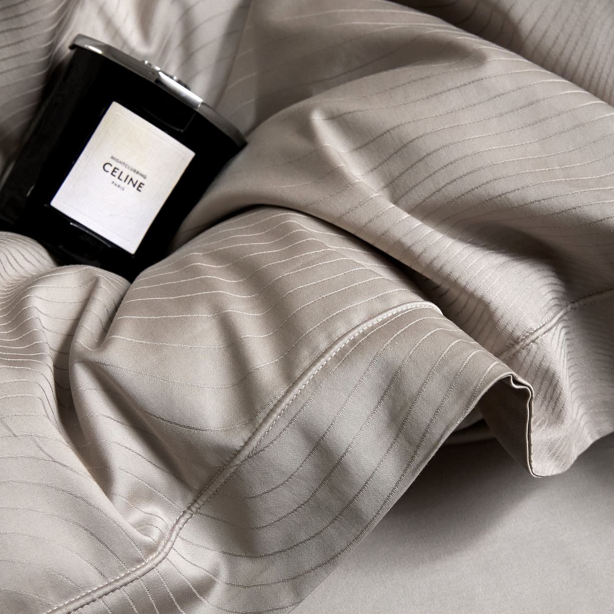 91家纺网 家纺一手货源 找家纺 榻尚家居 2026新款埋绳提花系列全棉纯棉贡缎提花四件套 夜光曲（香槟色）