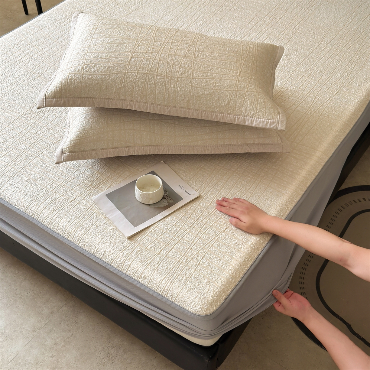 91家纺网 家纺一手货源 找家纺 慕木家纺 2026新款简约复合三明治冰豆豆席子凉席罗马曲线(提供买家秀)-床笠款 罗马曲线-卡其