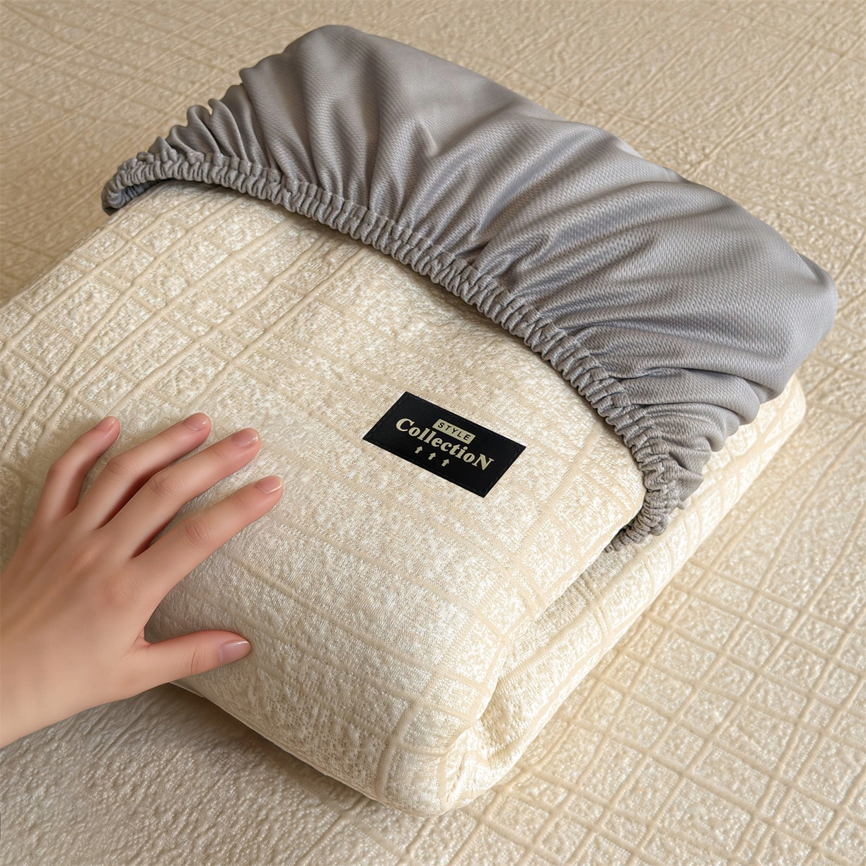 91家纺网 家纺一手货源 找家纺 慕木家纺 2026新款简约复合三明治冰豆豆席子凉席罗马曲线(提供买家秀)-床笠款 罗马曲线-卡其