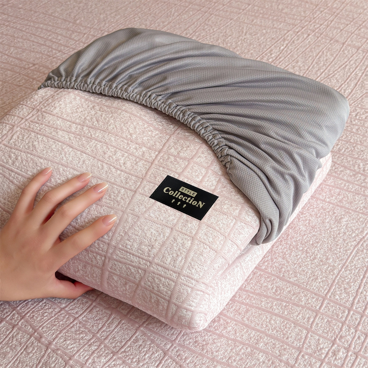 91家纺网 家纺一手货源 找家纺 慕木家纺 2026新款简约复合三明治冰豆豆席子凉席罗马曲线(提供买家秀)-床笠款 罗马曲线-粉