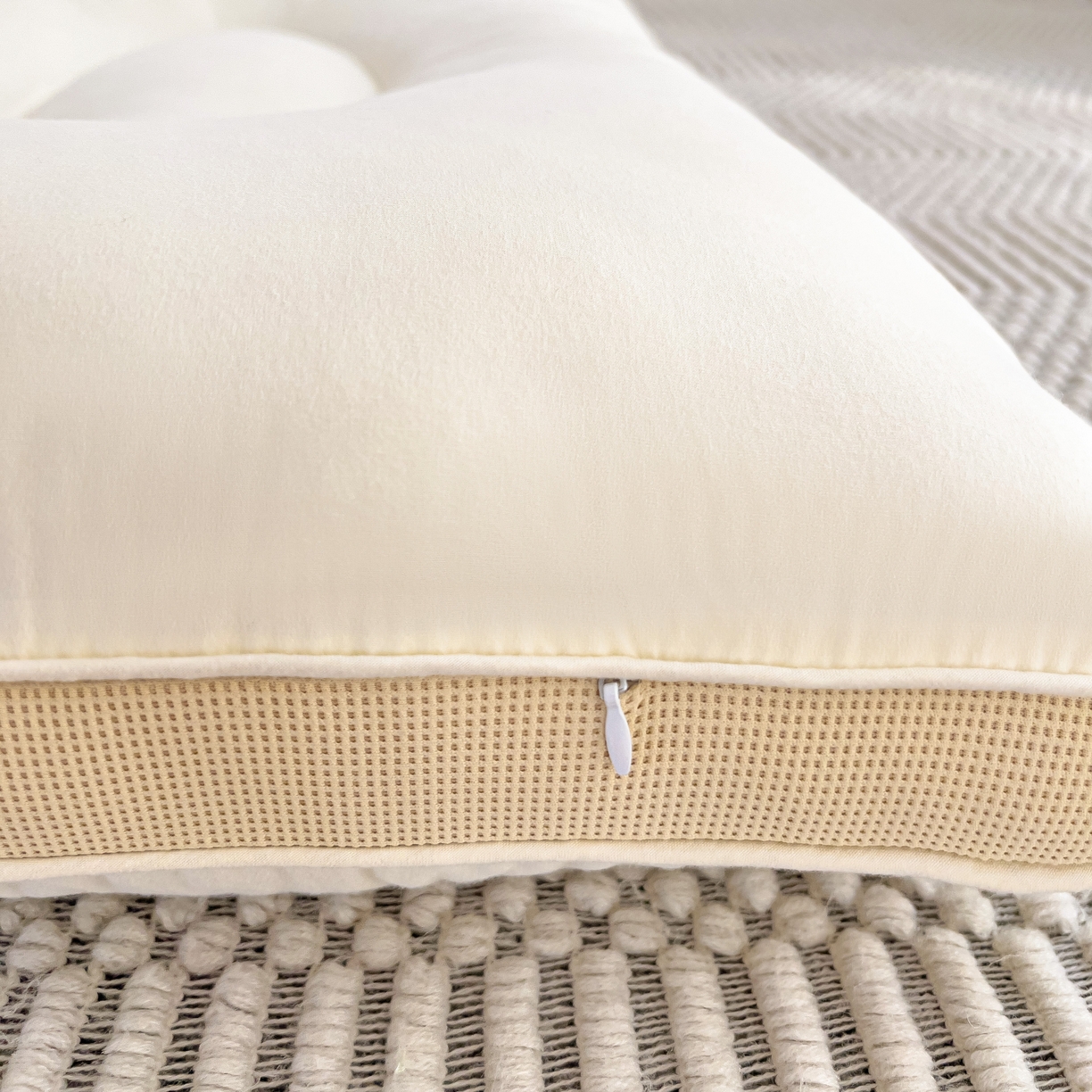 91家纺网 家纺一手货源 找家纺 梦叶草 2026新款花草草本记决明子护颈枕头全棉枕芯 草本记决明子-奶茶色