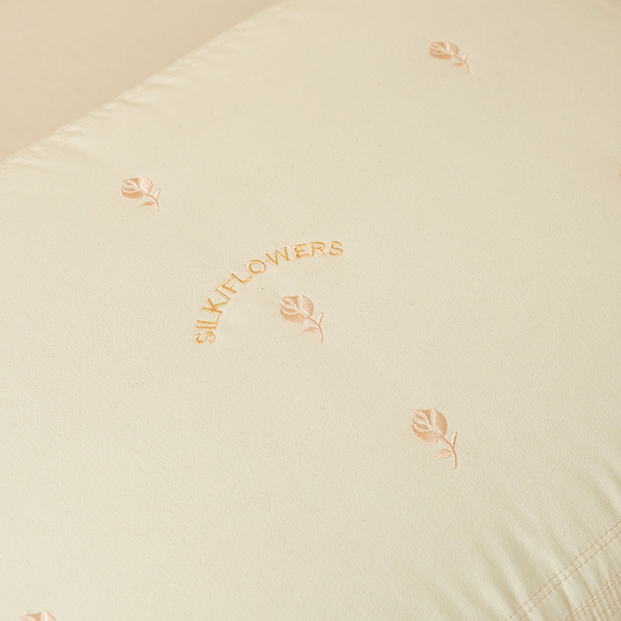 91家纺网 家纺一手货源 找家纺 （总）梦叶草 2026新款七朵玫瑰亲肤护颈枕芯助睡眠枕头