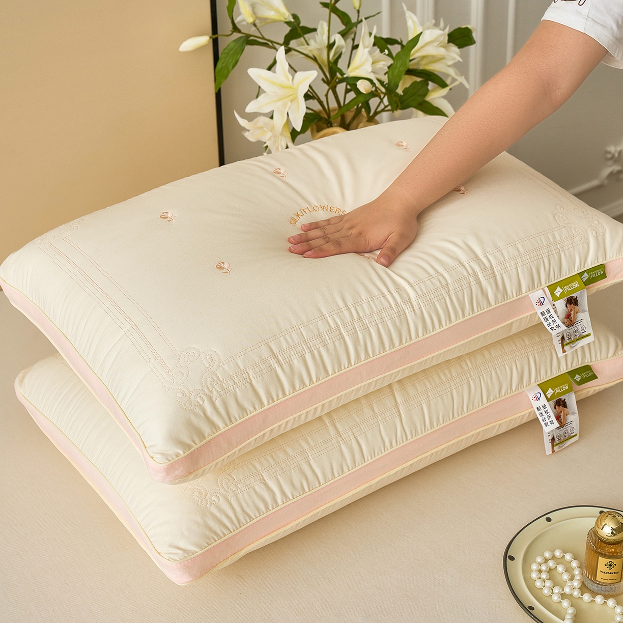 91家纺网 家纺一手货源 找家纺 （总）梦叶草 2026新款七朵玫瑰亲肤护颈枕芯助睡眠枕头